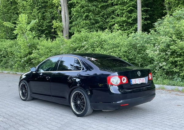 Volkswagen Jetta cena 14500 przebieg: 233000, rok produkcji 2006 z Chełm małe 497